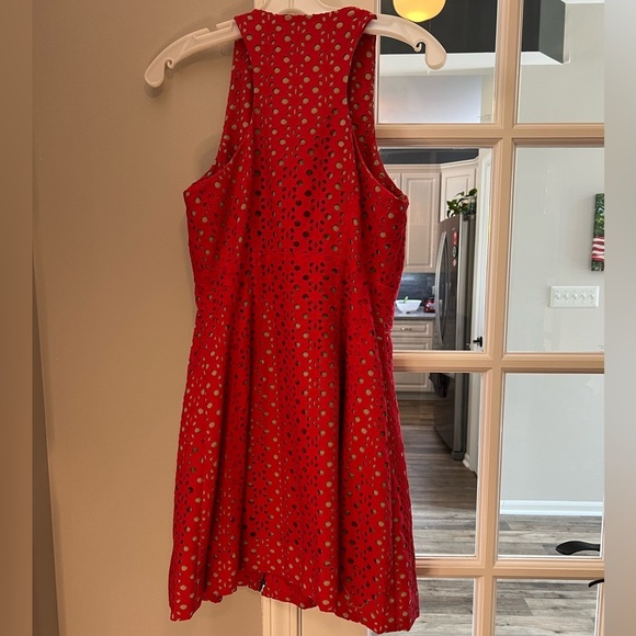 BCBGMaxAzria Gulianna Red Lipstick Eyelet Zipper Front Dress size 6 EUC - Picture 9 of 9